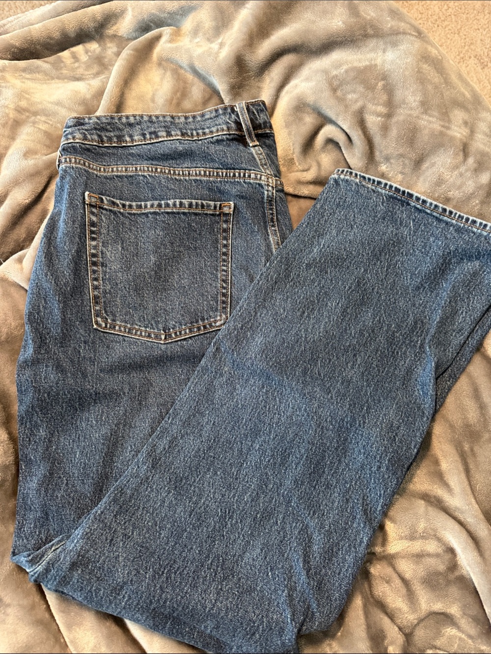 Old Navy medium wash women’s baby boot-cut jeans